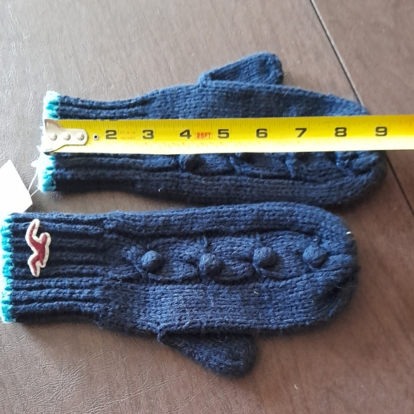 Hollister mittens - Picture 6 of 6